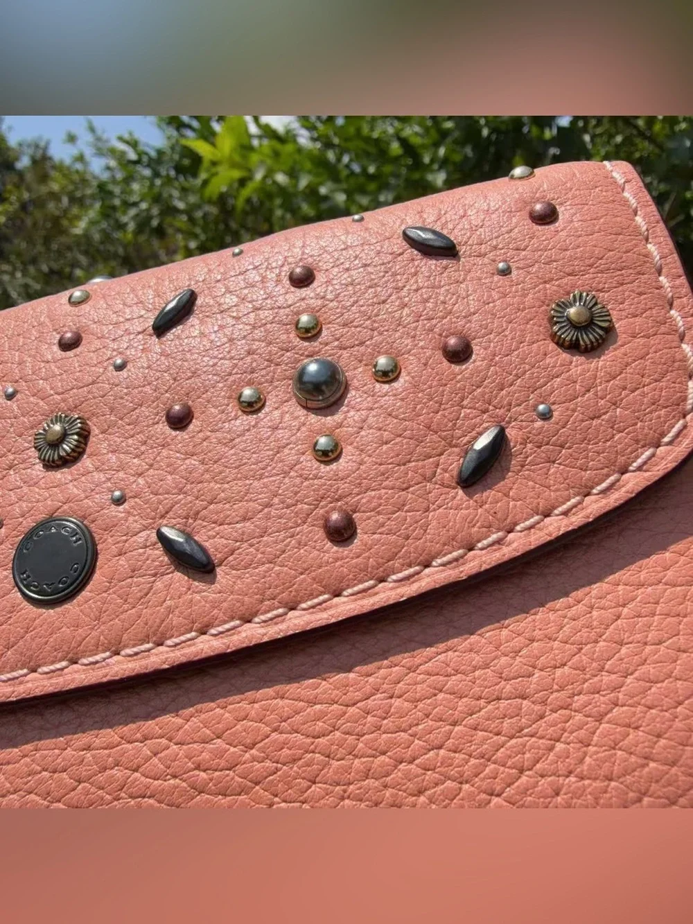 EUC COACH 1941 CLUTCH WITH PRAIRIE RIVETS 29715